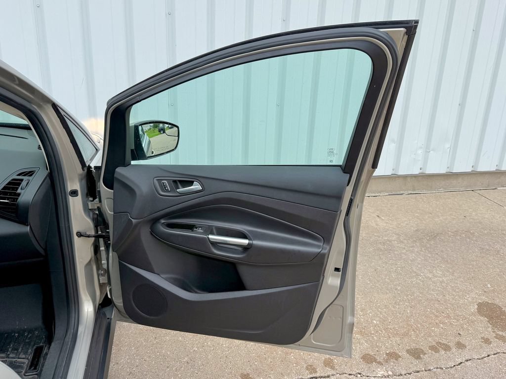 Used 2016 Ford C-MAX SEL w/ Equipment Group 302A FWD image 22