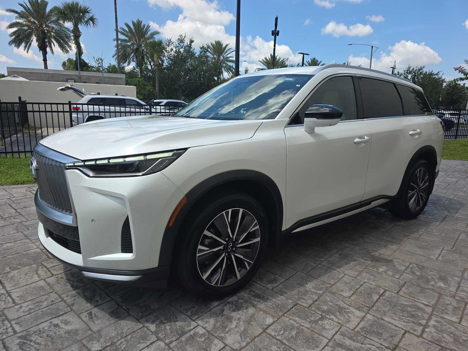 Certified 2026 INFINITI QX60 Luxe w/ Cargo Package FWD image 5