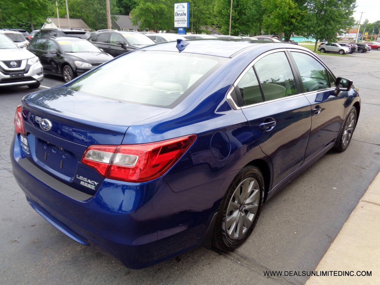 Used 2017 Subaru Legacy 2.5i Premium w/ Moonroof Package AWD/4WD image 3