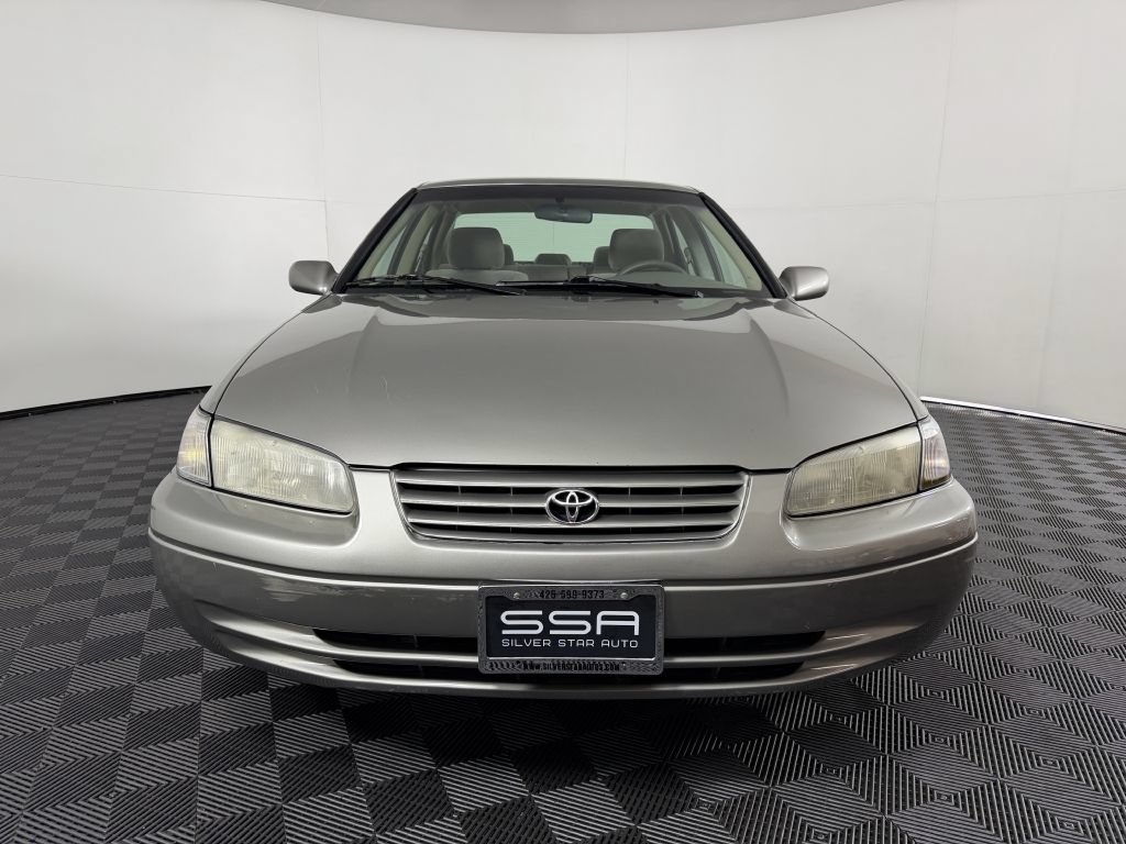 Used 1999 Toyota Camry LE w/ Value Pkg FWD image 2