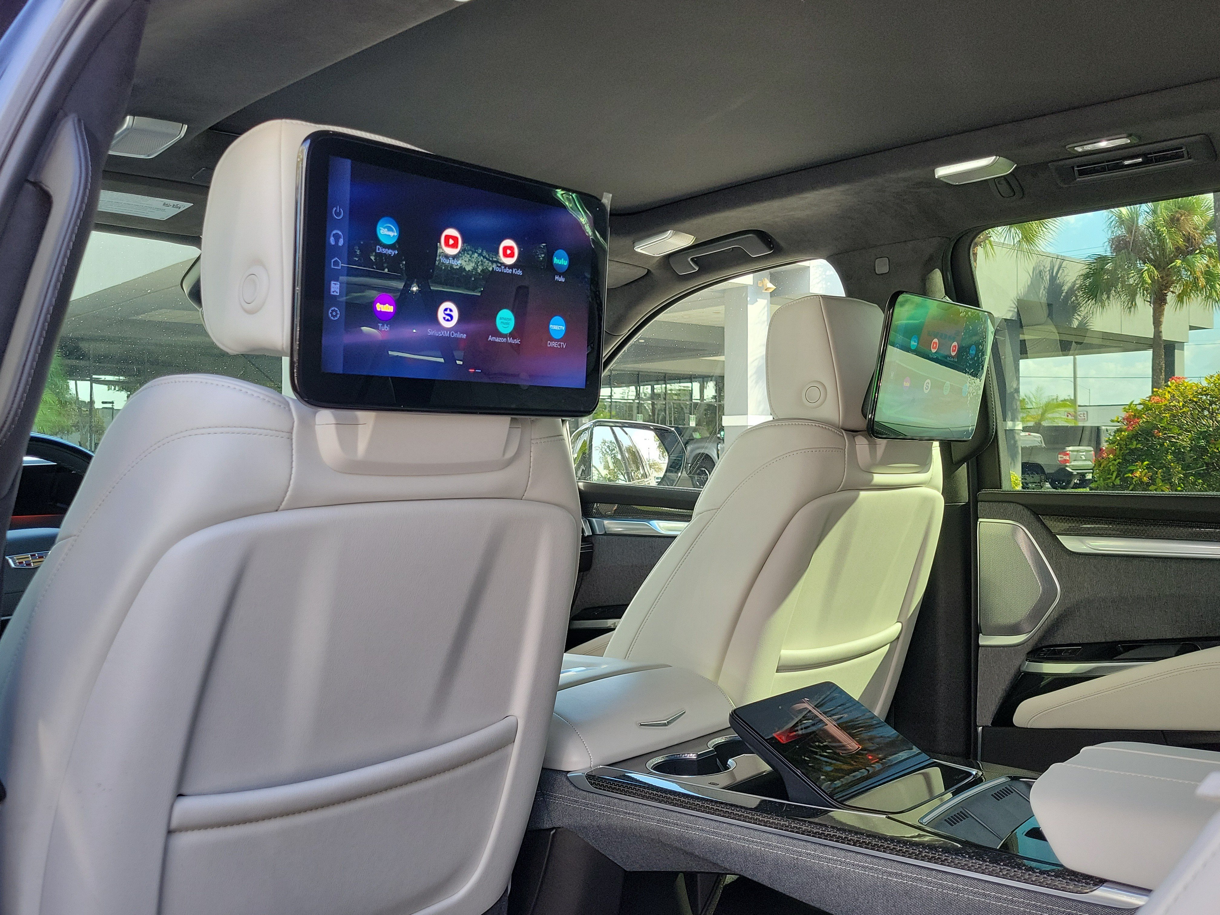 Used 2025 Cadillac Escalade ESV V AWD/4WD image 14