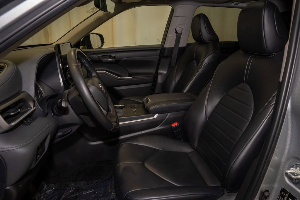 Used 2024 Toyota Highlander XLE image 13