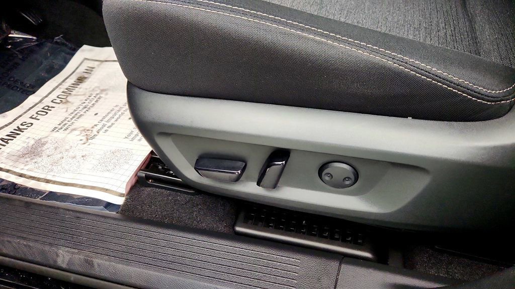 Used 2023 Nissan Rogue SV image 11