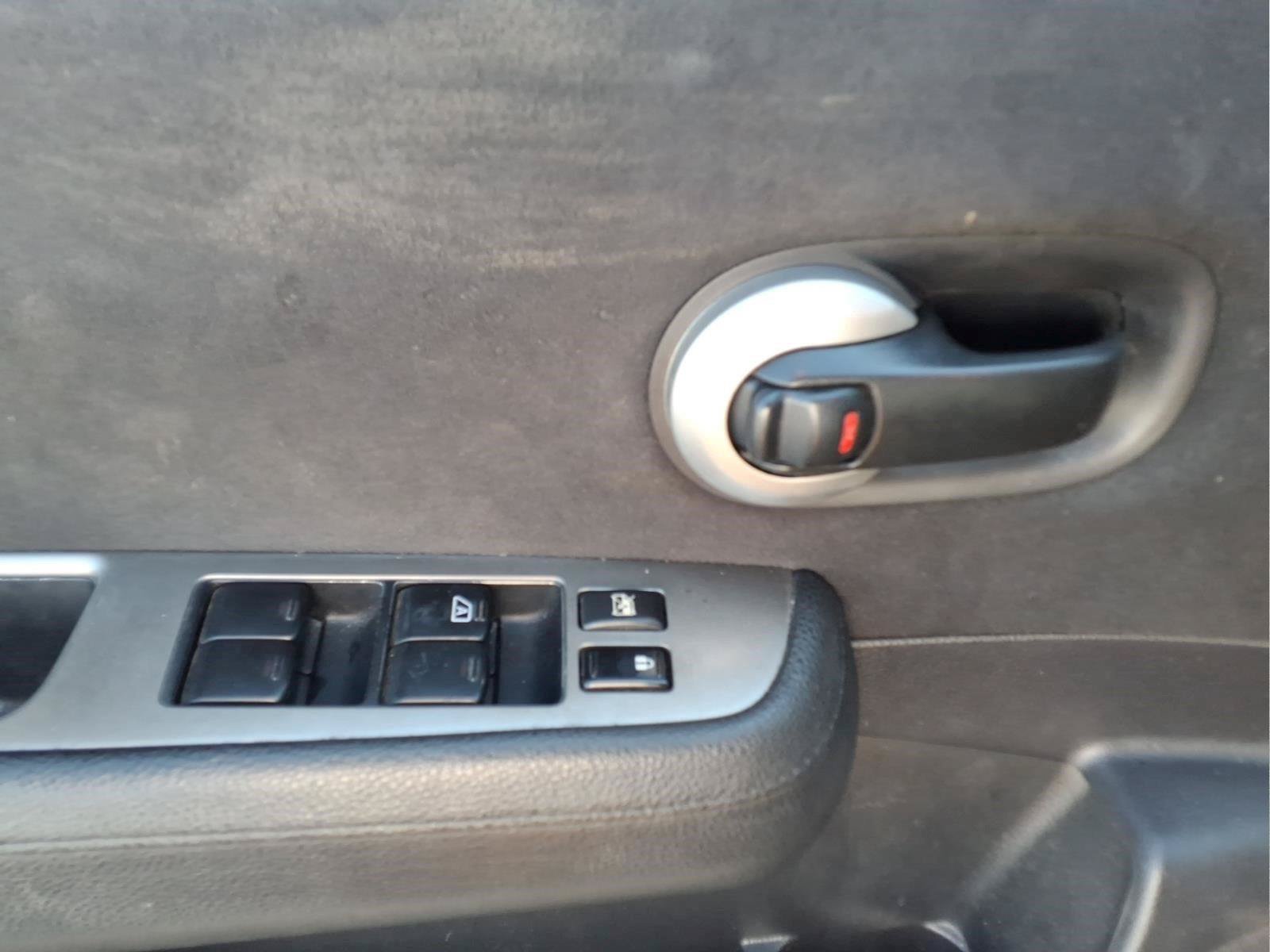 Used 2010 Nissan Versa Hatchback FWD image 18