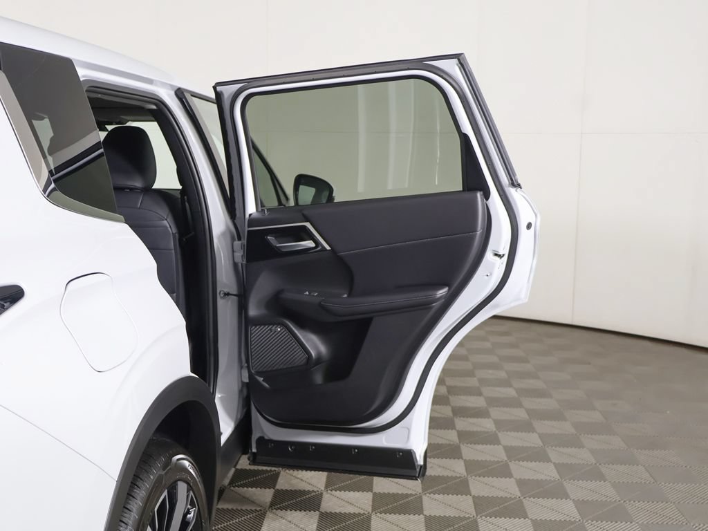 New 2026 Mitsubishi Outlander SE FWD image 24