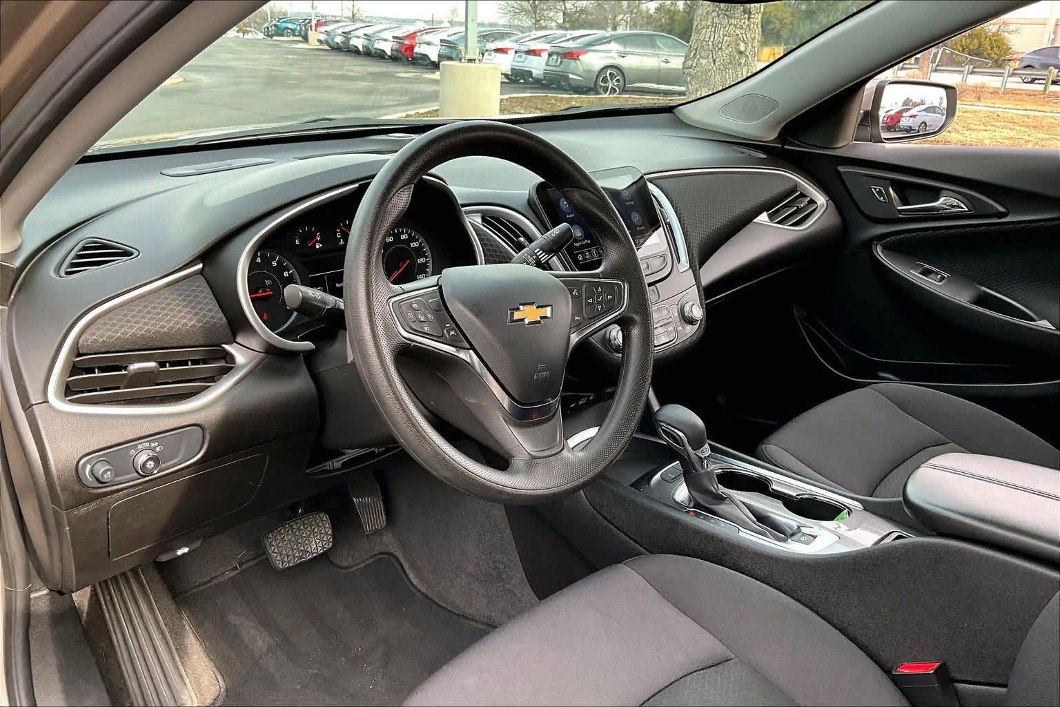 Used 2024 Chevrolet Malibu LT FWD image 18