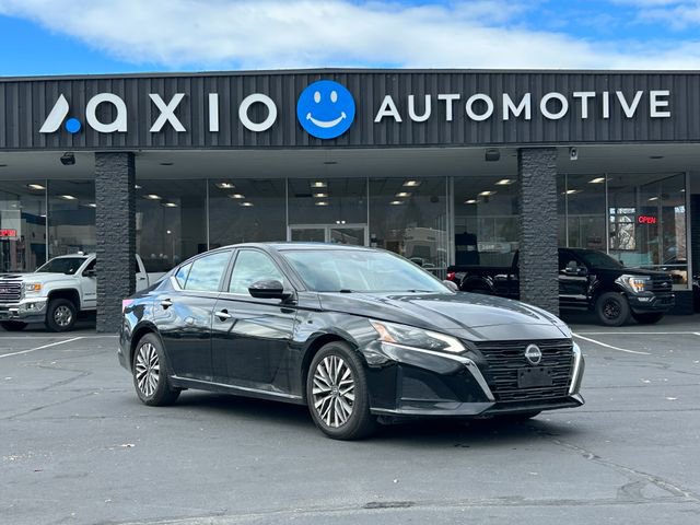 Used 2023 Nissan Altima 2.5 SV FWD image 1