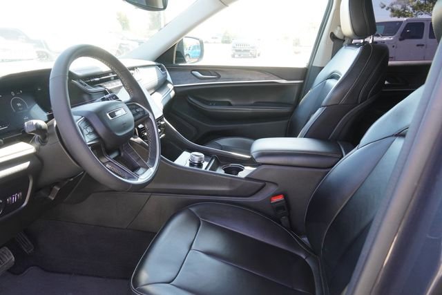 Used 2024 Jeep Grand Cherokee L Limited w/ Black Appearance Package image 21