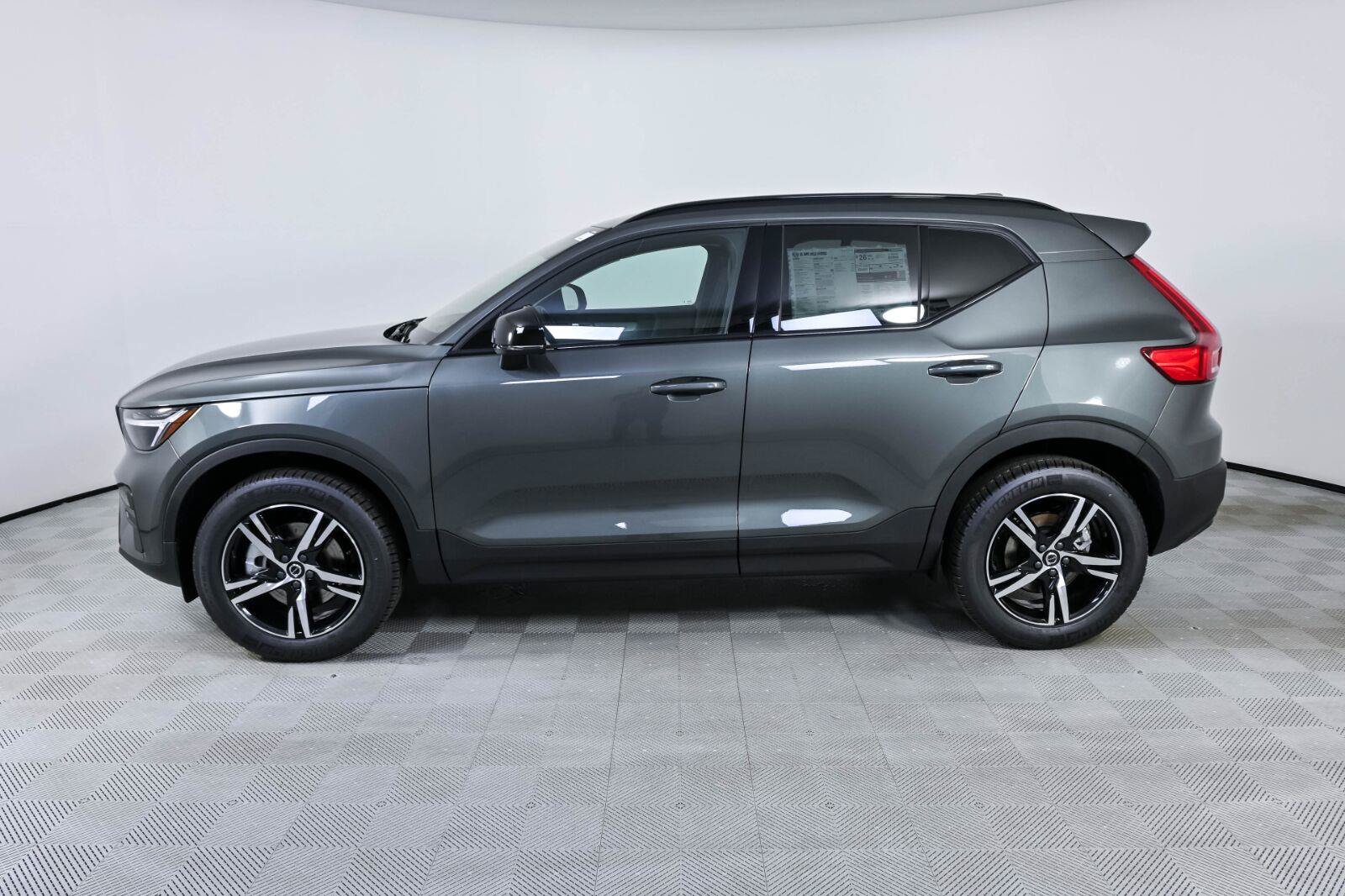 New 2026 Volvo XC40 B5 Core w/ Protection Package Premier AWD/4WD image 2