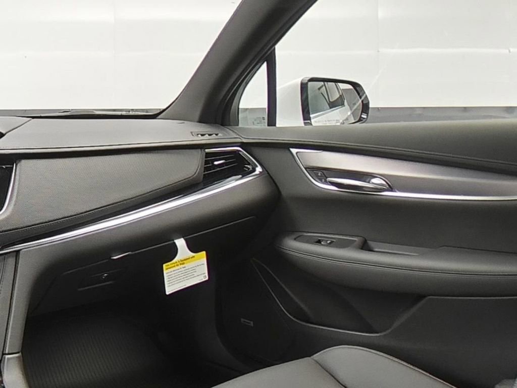 New 2025 Cadillac XT6 Luxury w/ LPO, Floor Liner Package AWD/4WD image 11