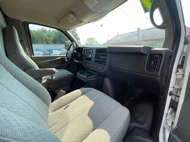 Used 2009 Chevrolet Express 3500 image 13