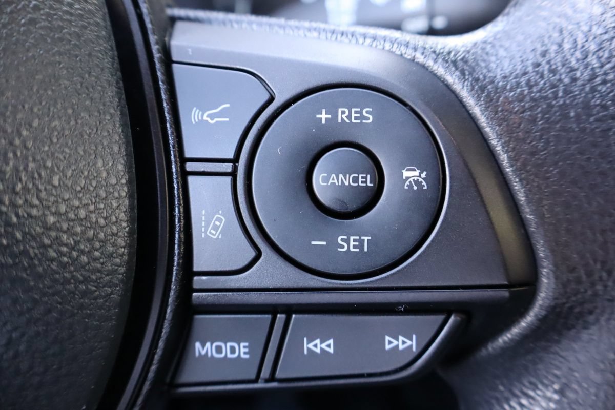 Used 2025 Toyota RAV4 LE AWD/4WD image 29