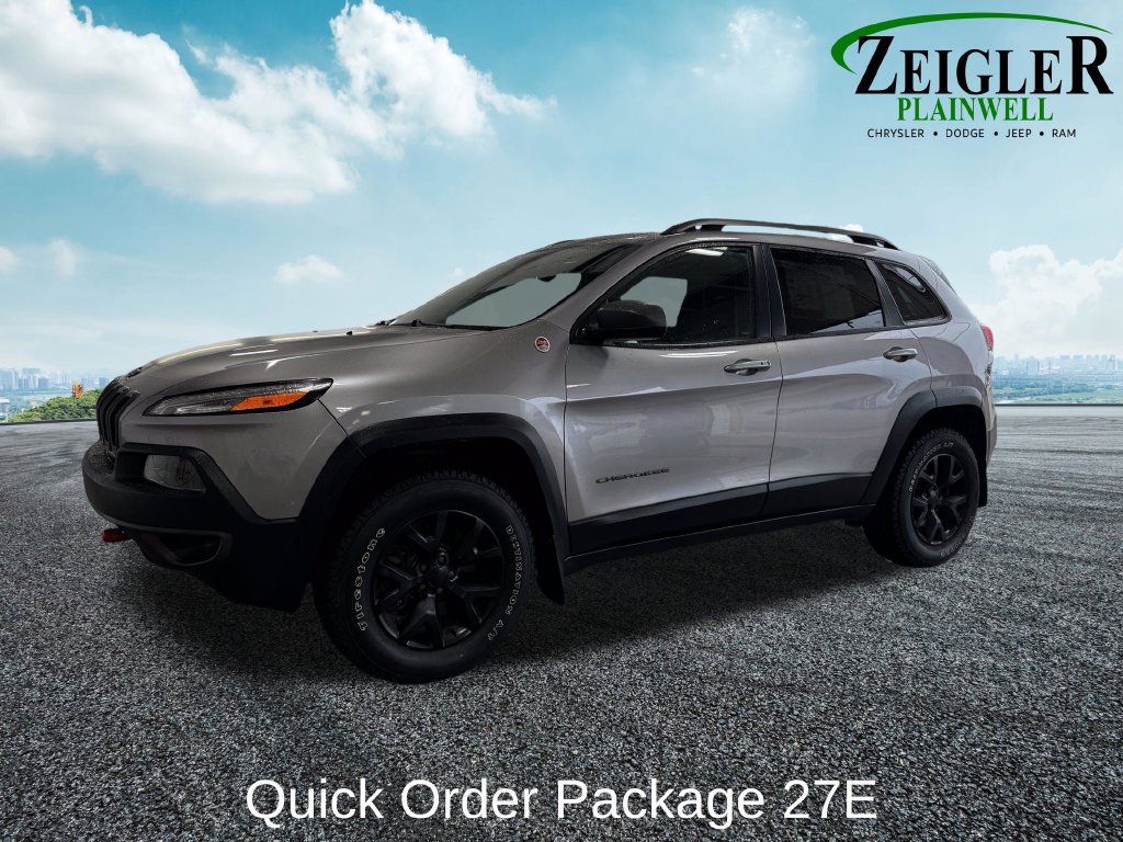 Used 2018 Jeep Cherokee Trailhawk w/ Comfort & Convenience Group AWD/4WD image 2