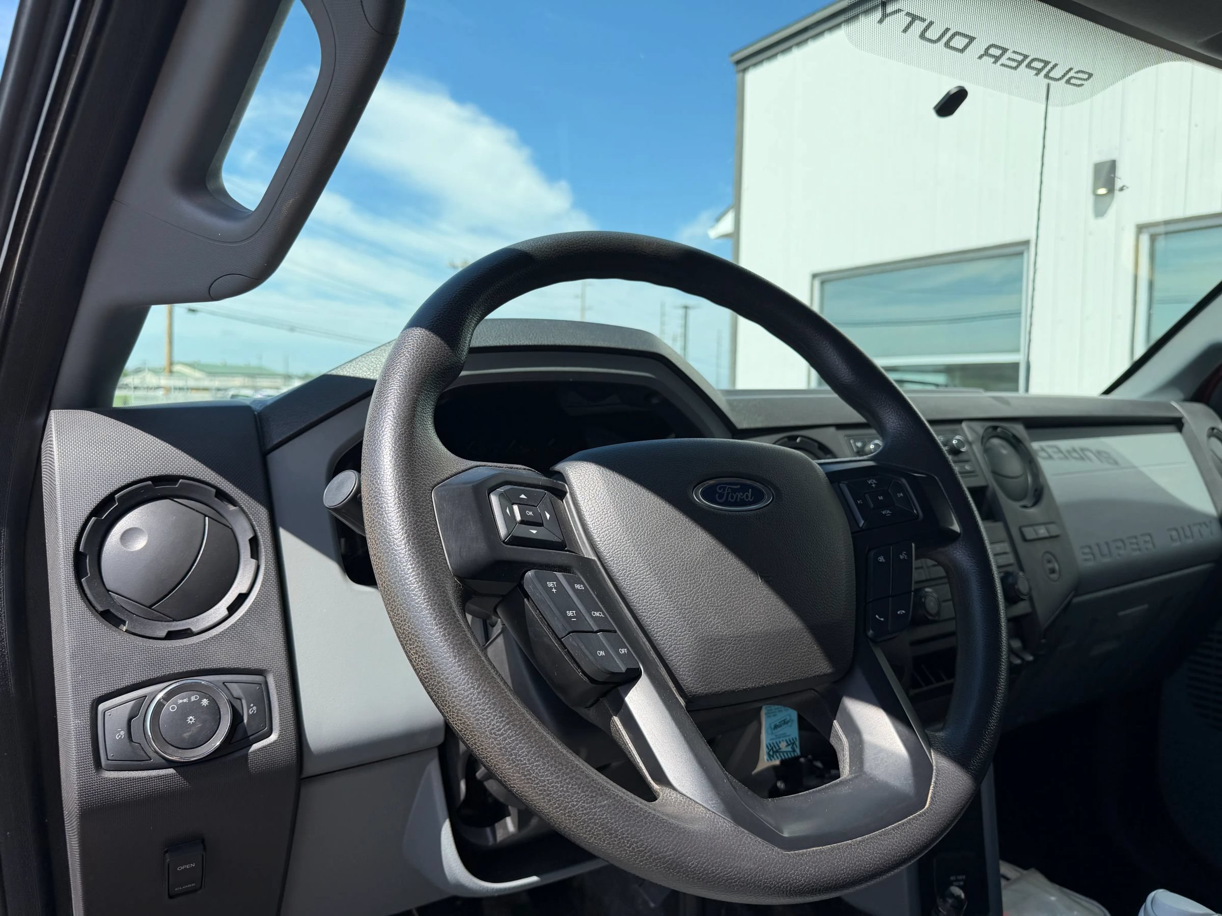Used 2023 Ford F750 2WD Regular Cab Super Duty image 17