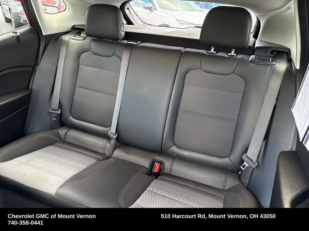 Used 2025 Chevrolet Trax LT w/ LT Convenience Package FWD image 24
