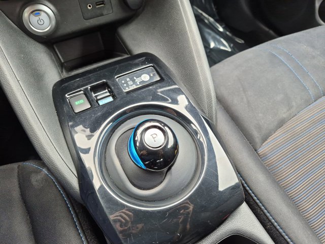Used 2018 Nissan Leaf SV w/ SV Technology Package image 12