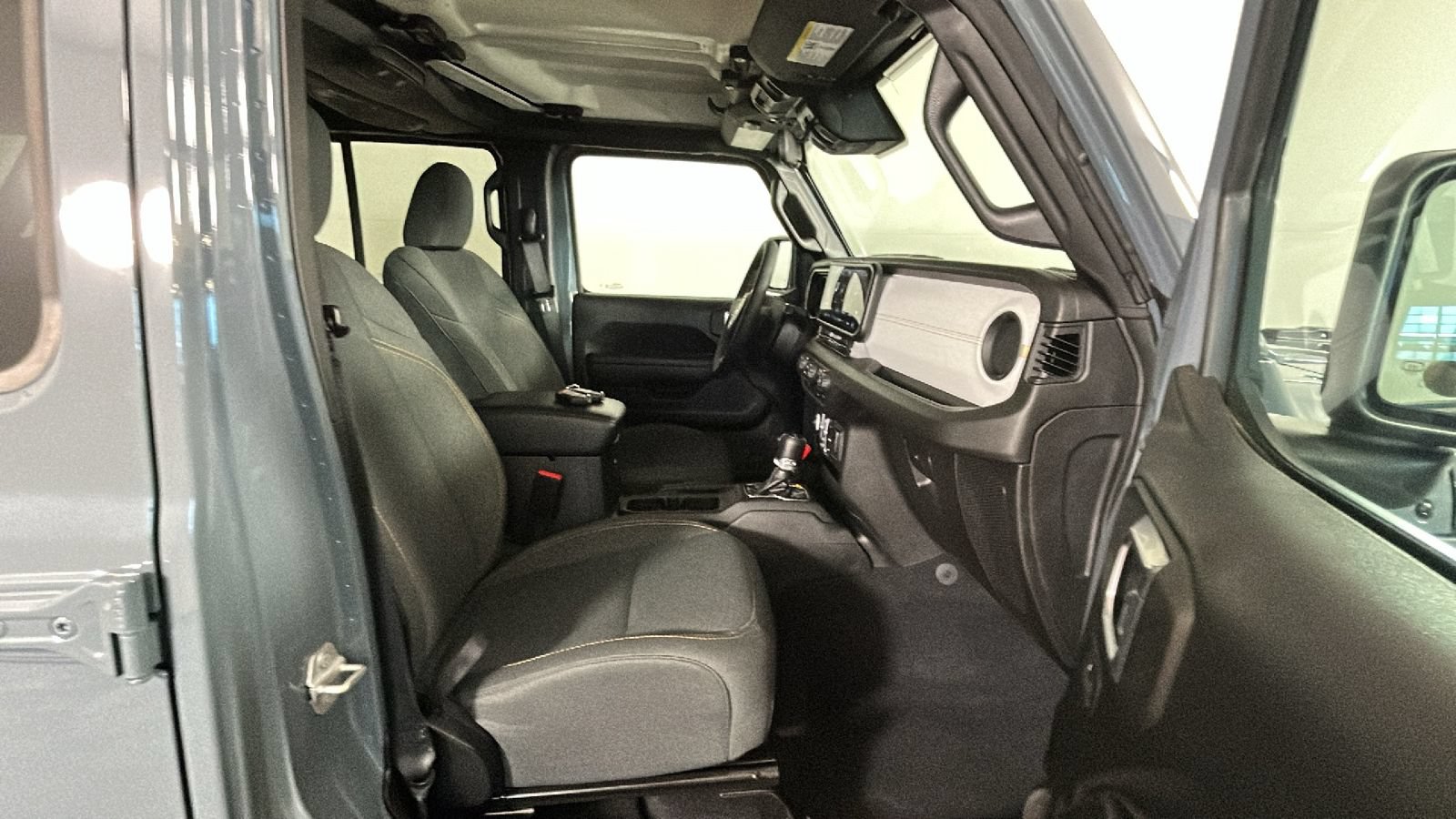 Used 2024 Jeep Wrangler Unlimited w/ Convenience Group AWD/4WD image 34