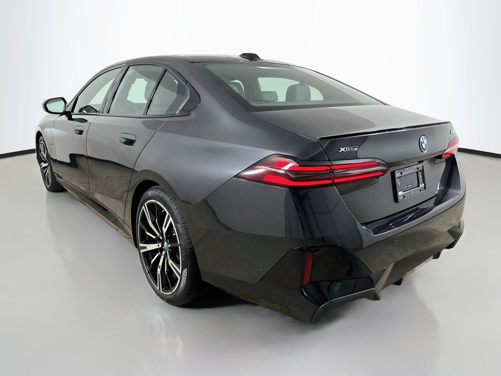 New 2027 BMW 550e xDrive AWD/4WD image 7