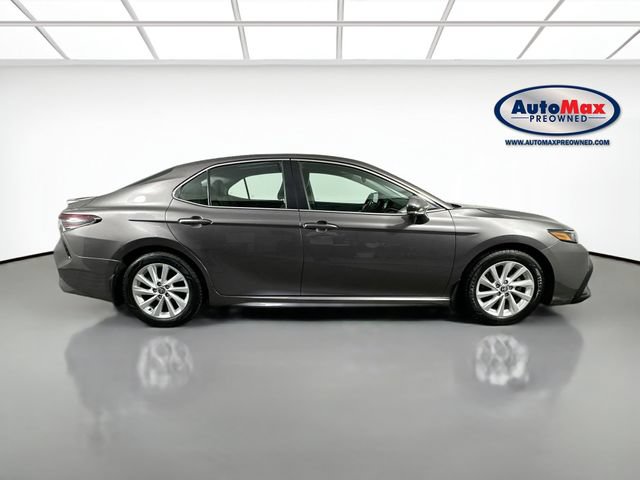 Used 2023 Toyota Camry SE FWD image 9