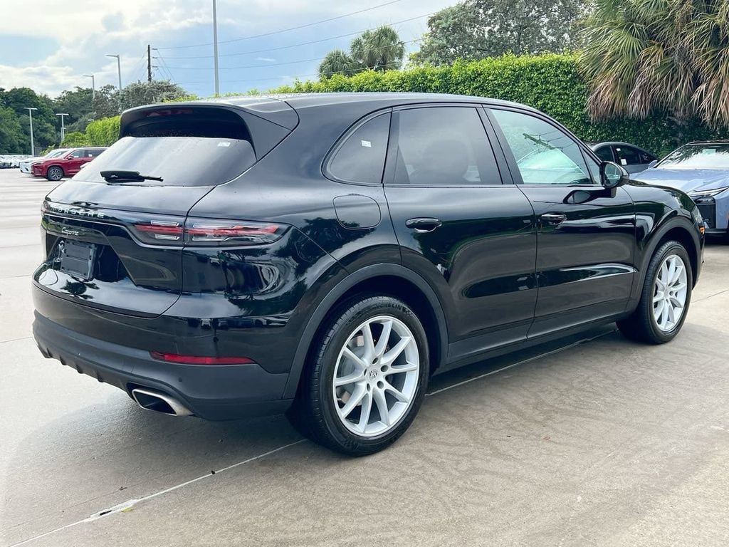 Used 2022 Porsche Cayenne w/ Premium Package AWD/4WD image 7