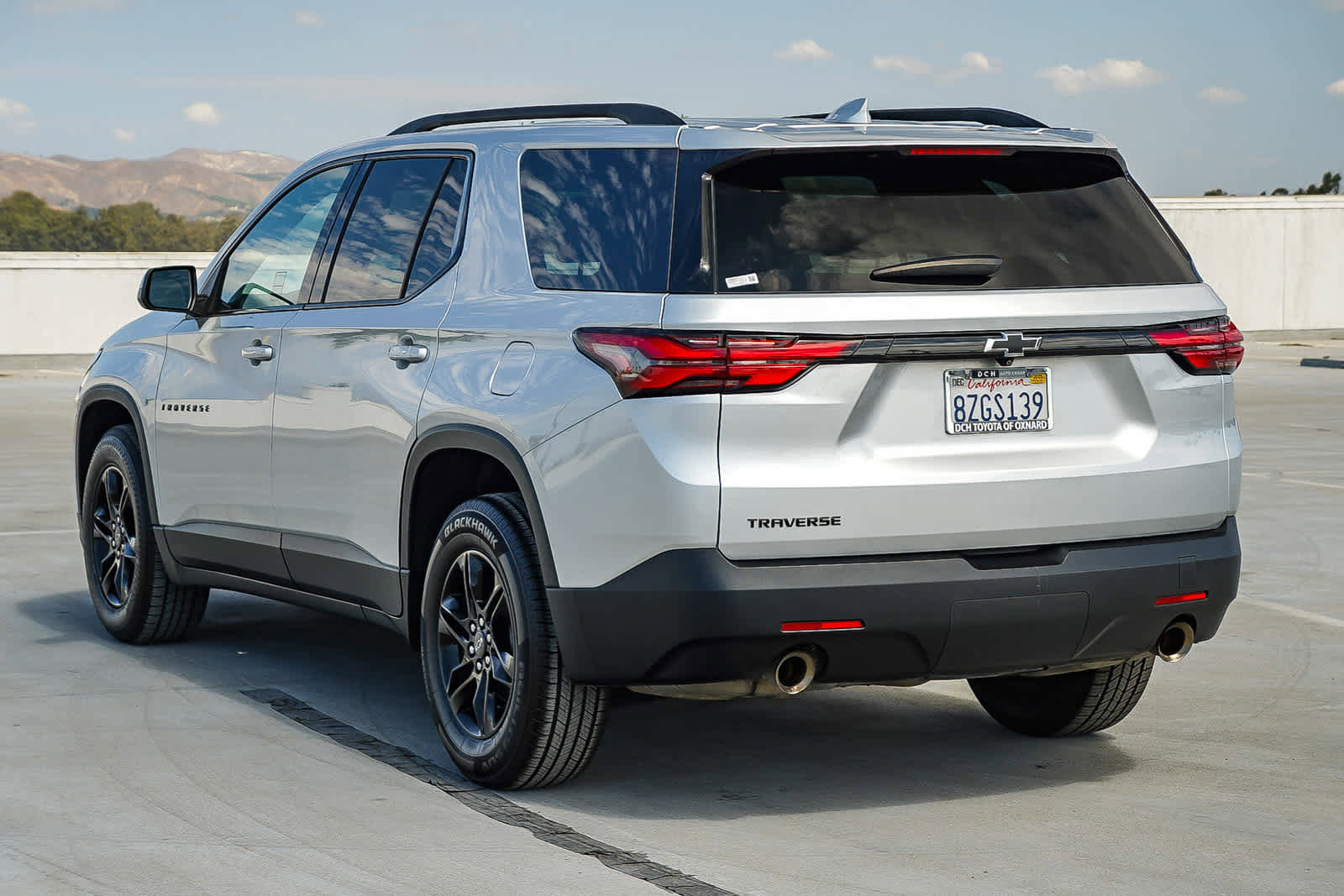 Used 2022 Chevrolet Traverse LS w/ Midnight/Sport Edition image 7