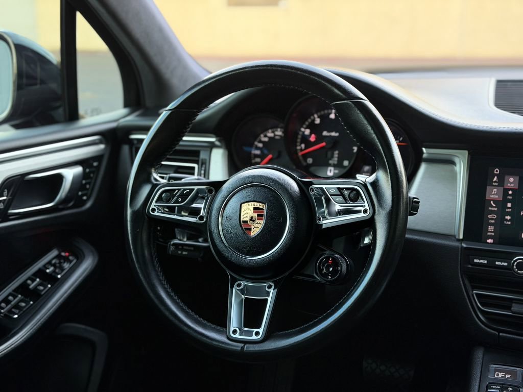 Used 2020 Porsche Macan Turbo AWD/4WD image 31