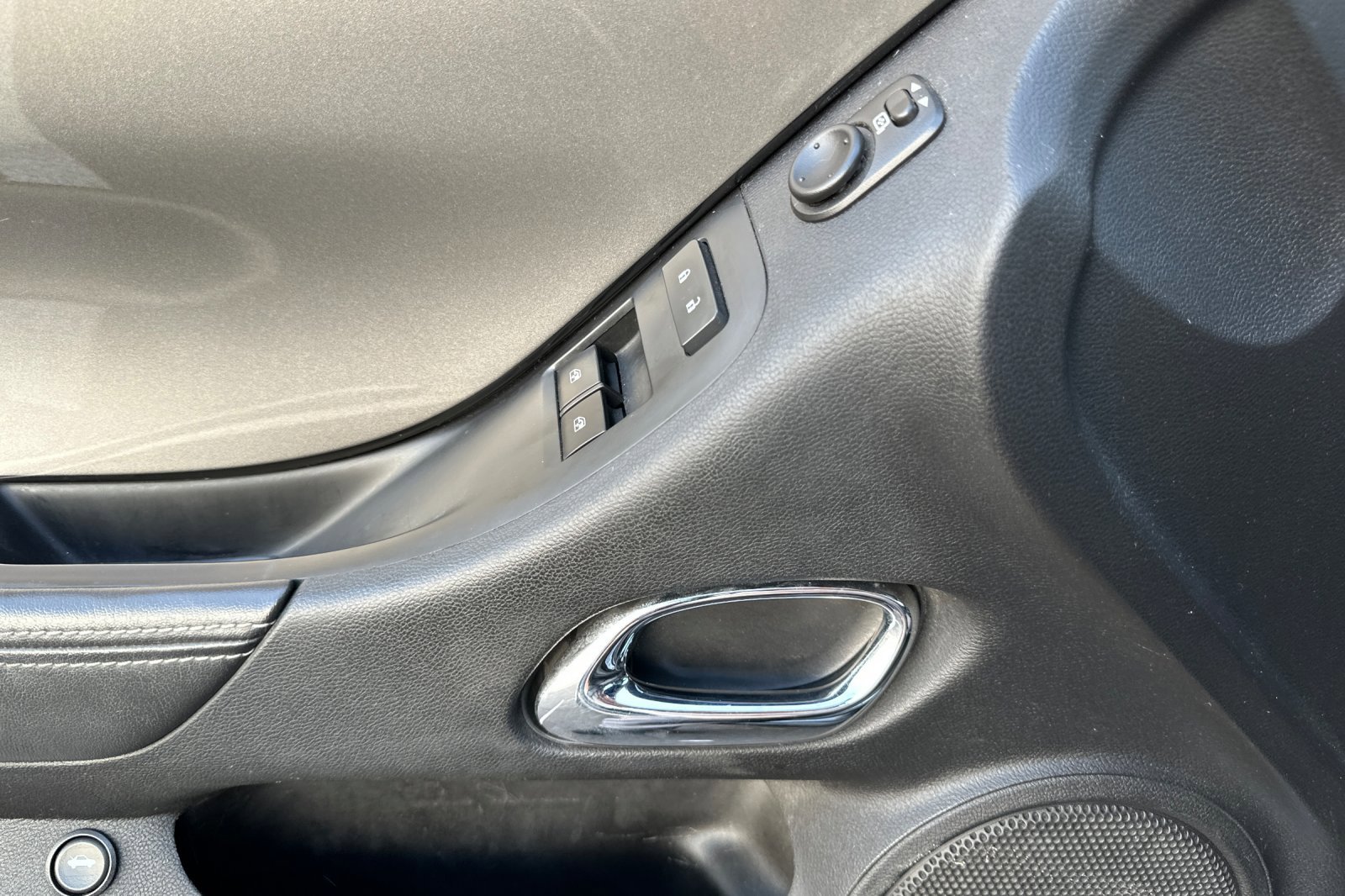 Used 2015 Chevrolet Camaro SS image 11