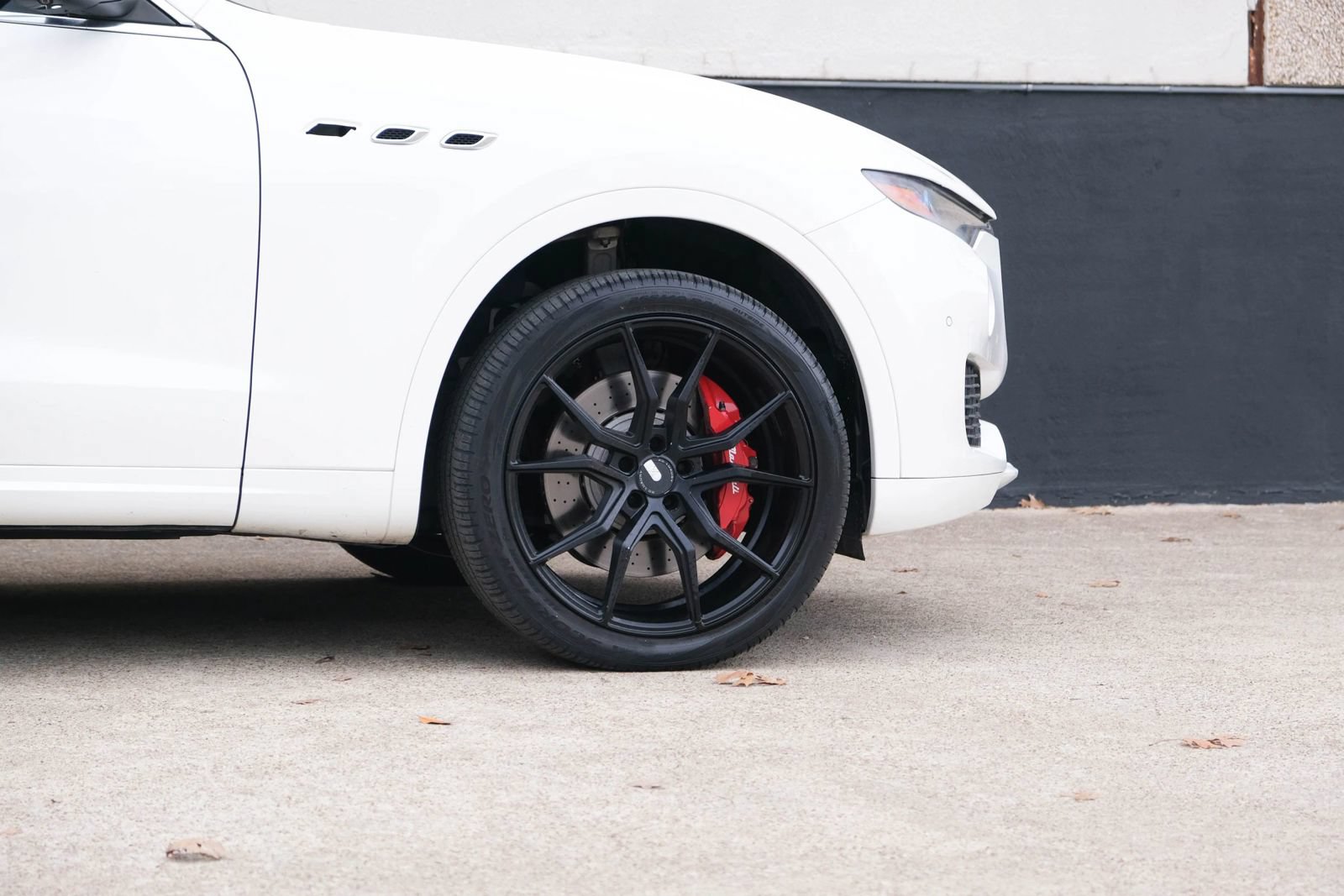 Used 2017 Maserati Levante S AWD/4WD image 13