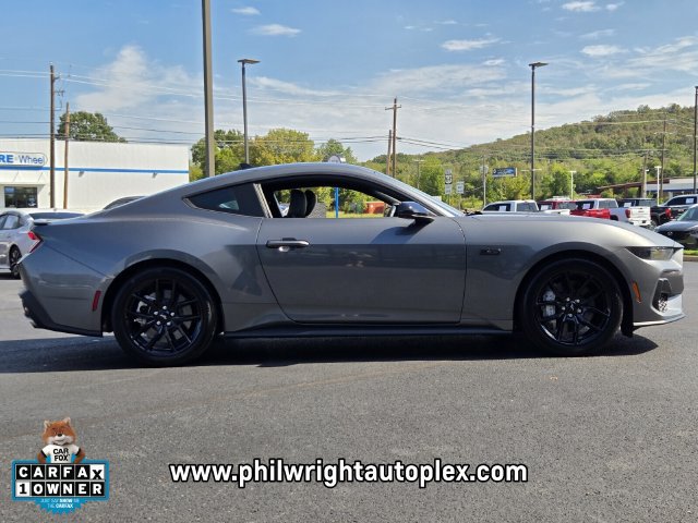 Used 2025 Ford Mustang GT Premium RWD image 2
