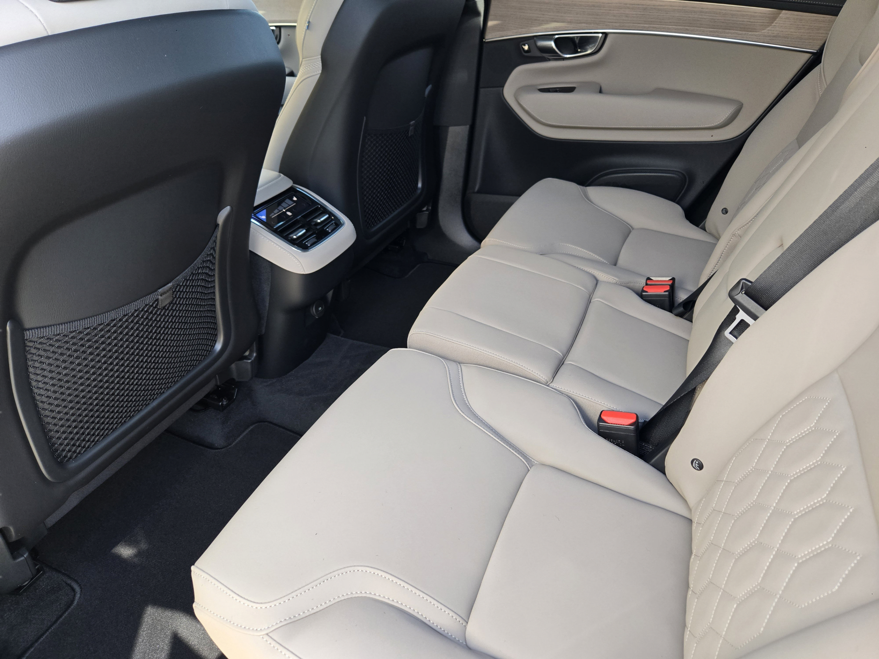 Used 2026 Volvo XC90 B6 Plus w/ Protection Package Premier AWD/4WD image 30