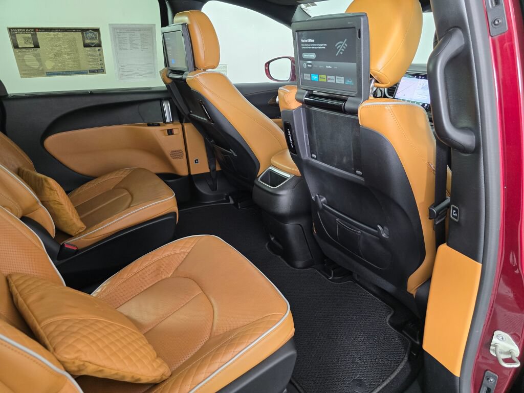 Used 2022 Chrysler Pacifica Pinnacle FWD image 36