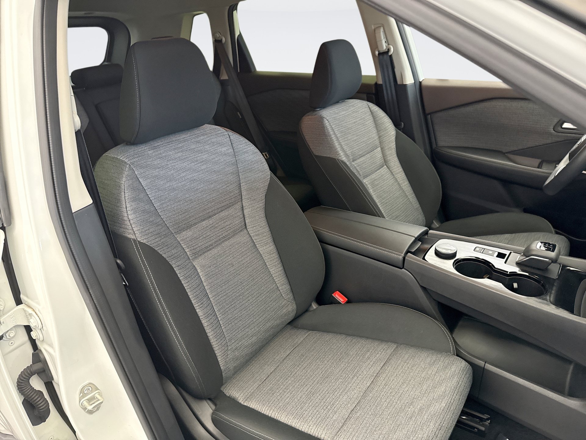 Used 2023 Nissan Rogue SV AWD/4WD image 17
