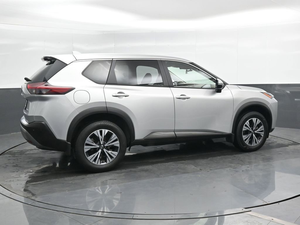 Used 2023 Nissan Rogue SV image 4