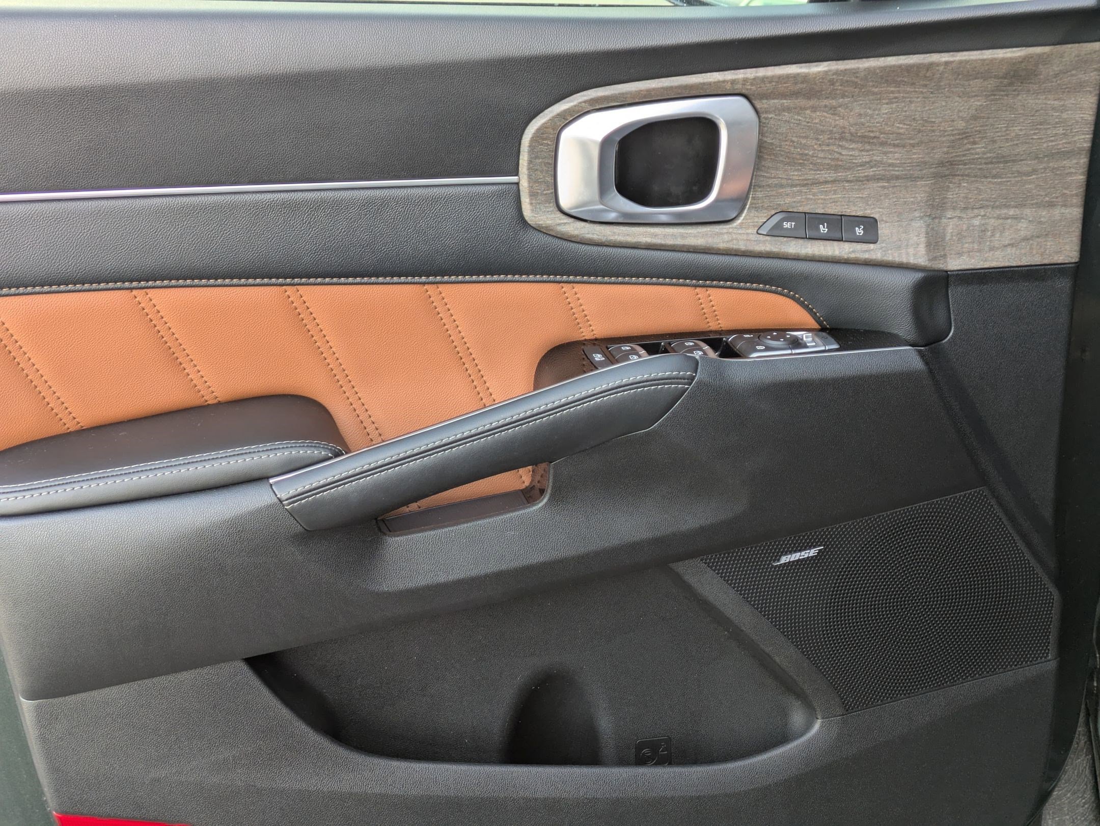 Used 2022 Kia Sorento SX Prestige w/ Rust Color Package image 9