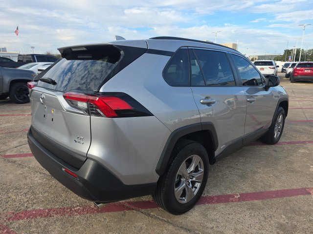 Used 2025 Toyota RAV4 LE AWD/4WD image 5