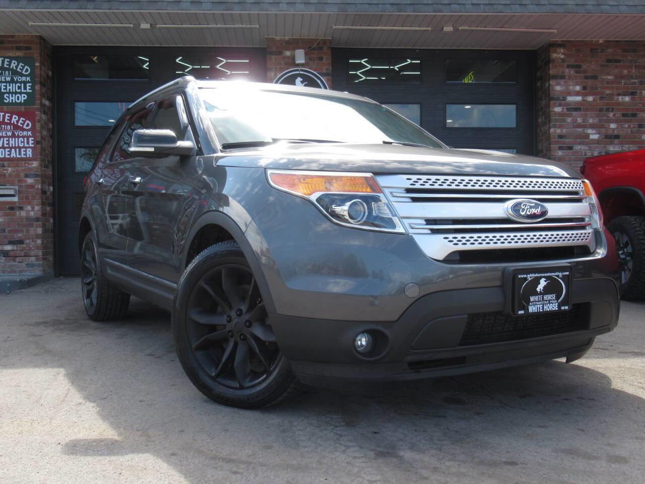 Used 2015 Ford Explorer XLT w/ Equipment Group 202A AWD/4WD image 2