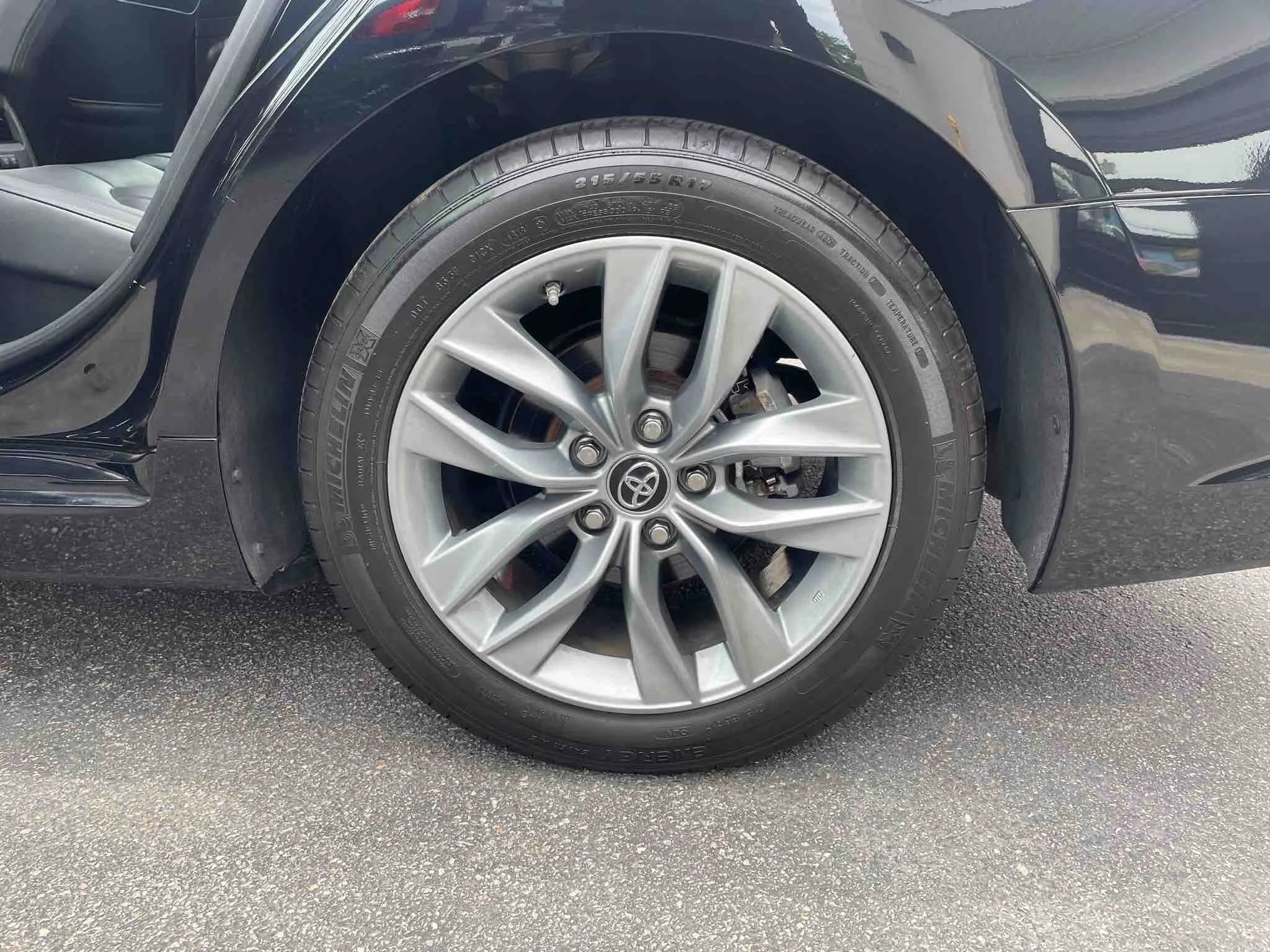 Used 2019 Toyota Avalon XLE FWD image 45