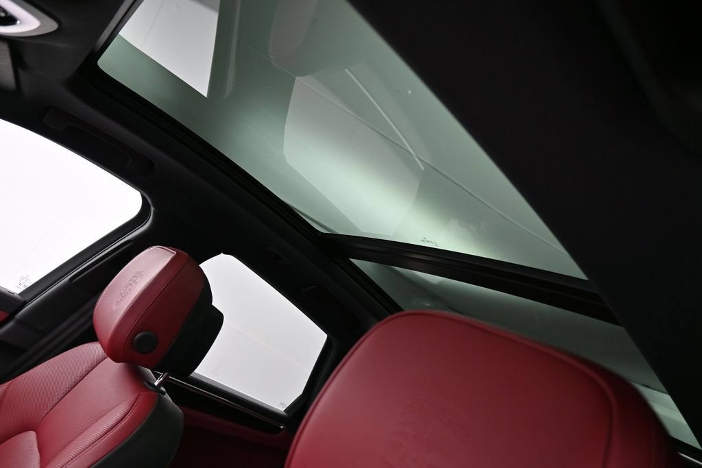 Certified 2024 Porsche Macan S AWD/4WD image 11