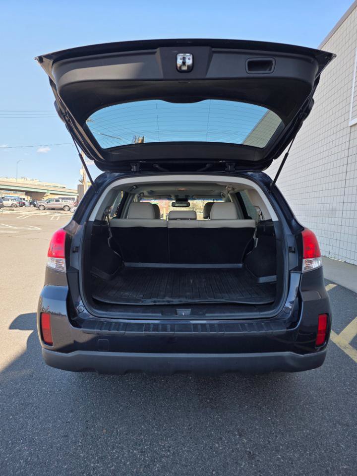 Used 2014 Subaru Outback 2.5i Limited w/ Moonroof Package AWD/4WD image 9