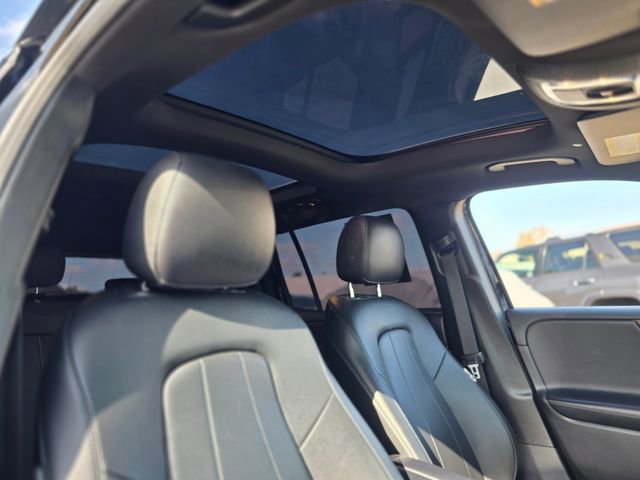 Used 2021 Mercedes-Benz GLB 250 4MATIC w/ Premium Package image 11