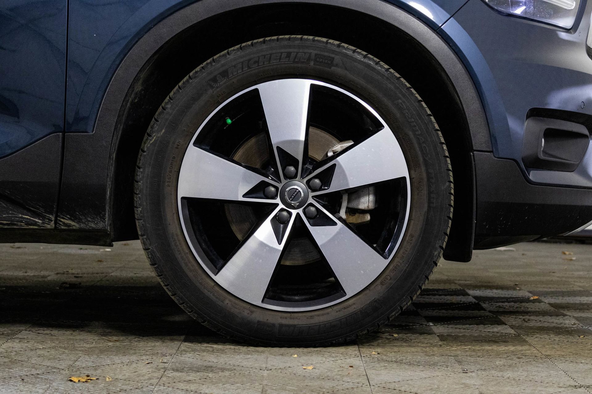 Used 2021 Volvo XC40 T5 Momentum w/ Protection Package Premier image 41