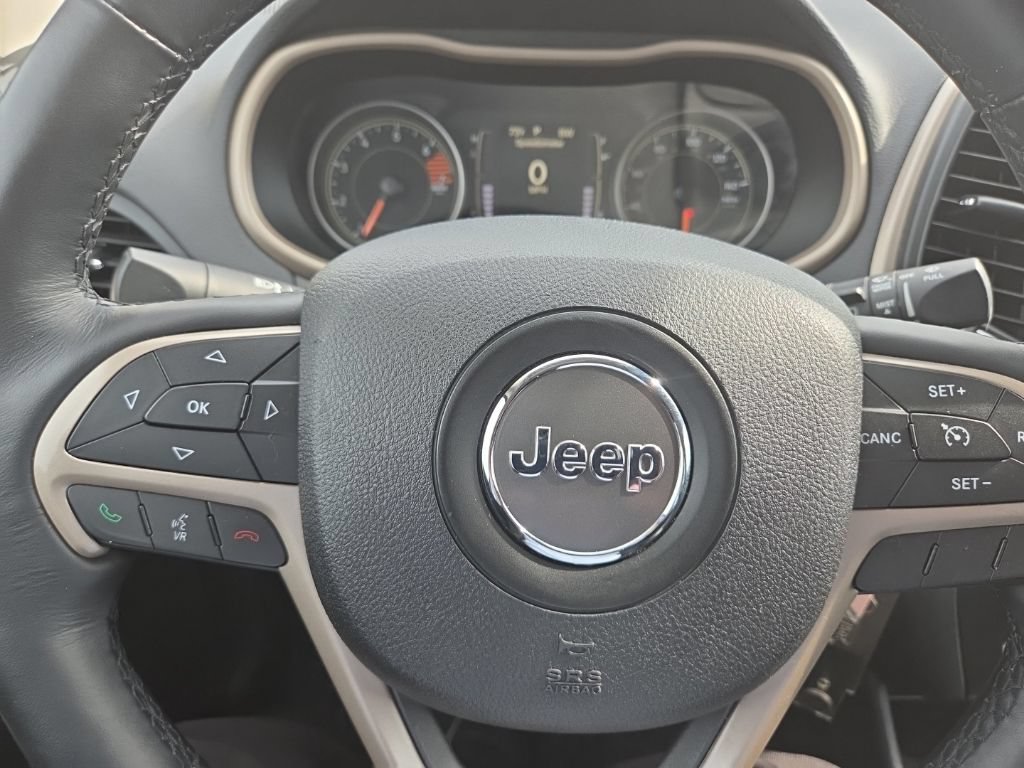 Used 2017 Jeep Cherokee Sport w/ Cold Weather Group AWD/4WD image 14