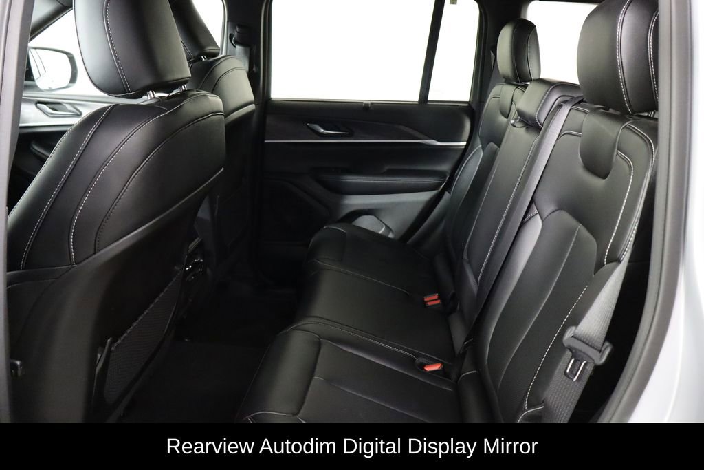Used 2024 Jeep Grand Cherokee Limited w/ Luxury Tech Group II RWD image 16