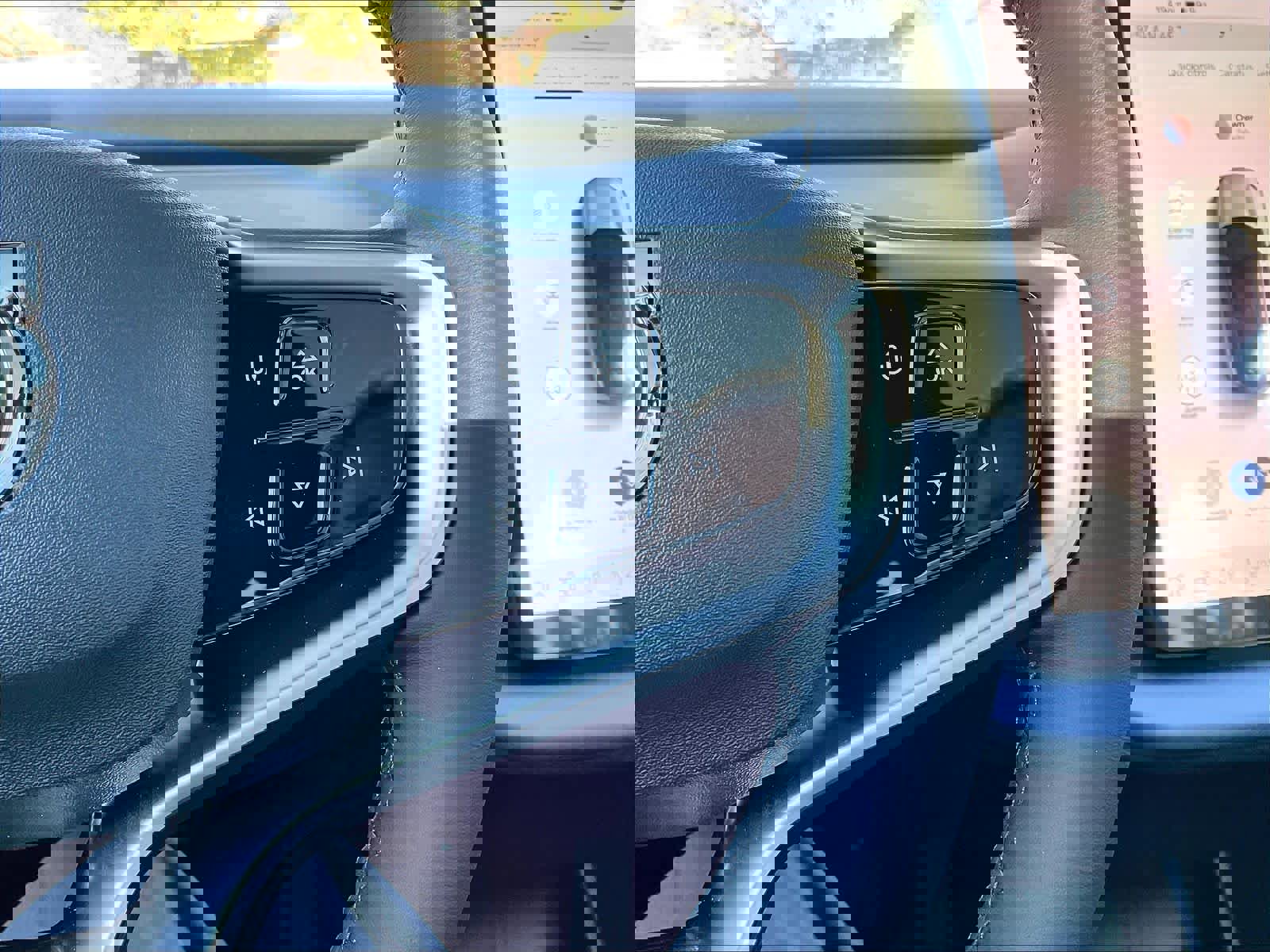 New 2026 Volvo EX30 Plus w/ Climate Package image 18