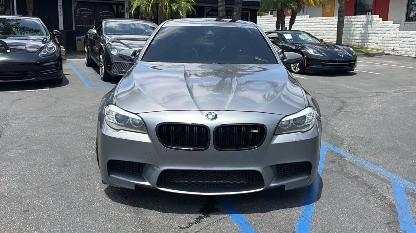 Used 2013 BMW M5 RWD image 2
