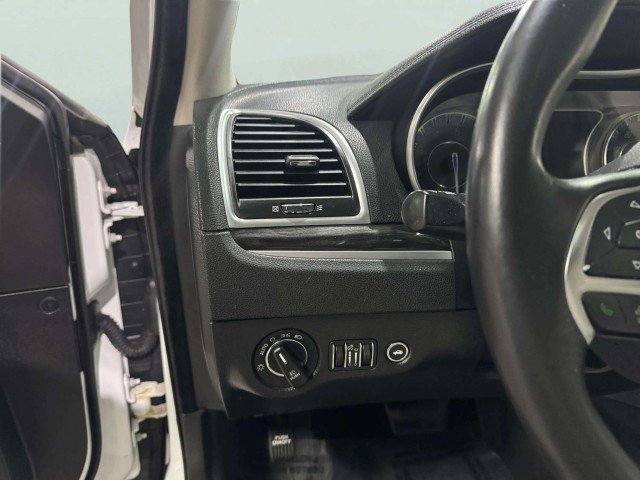 Used 2016 Chrysler 300 Limited w/ Driver Convenience Group image 19