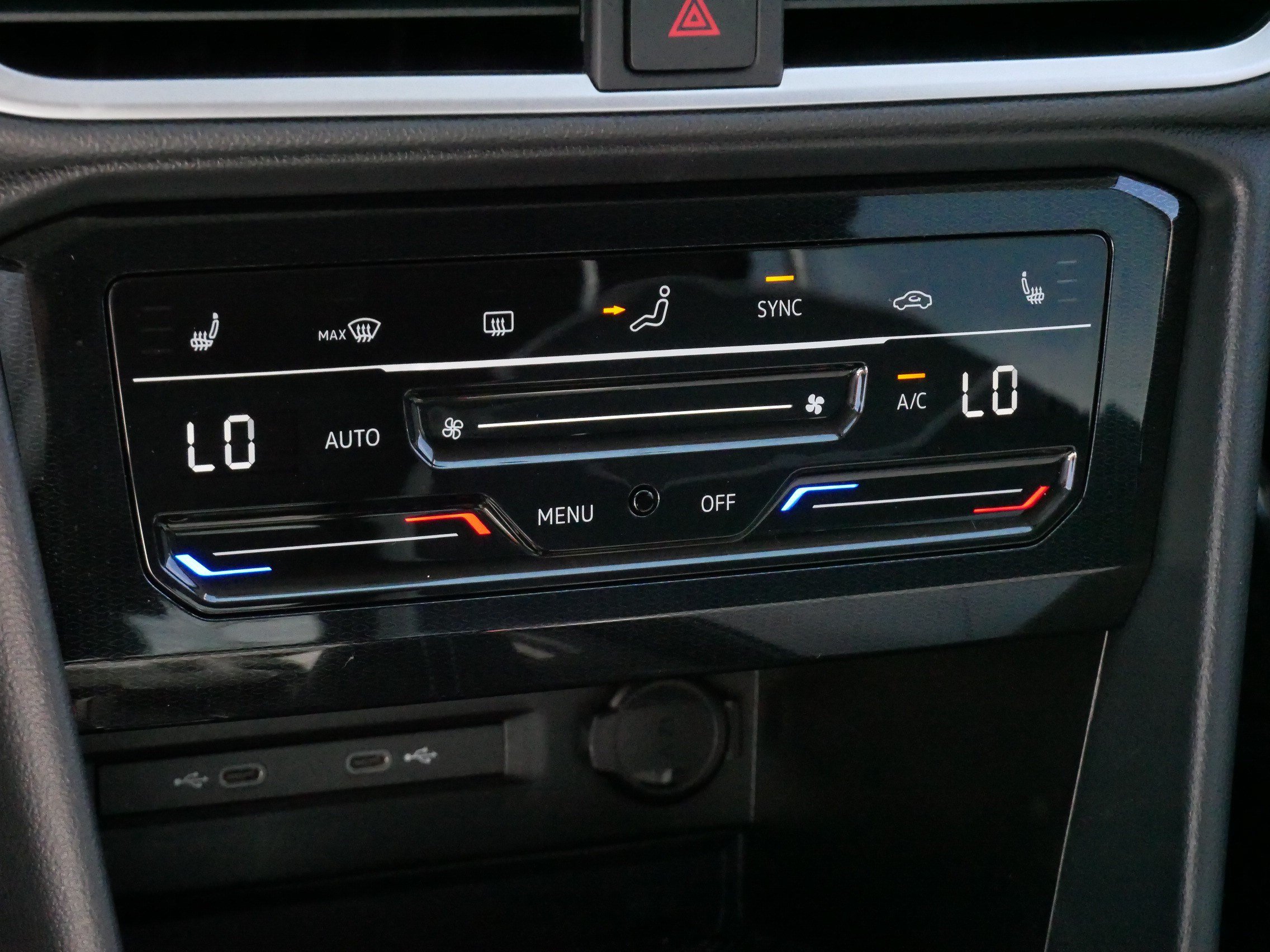 Certified 2025 Volkswagen Taos SE AWD/4WD image 23