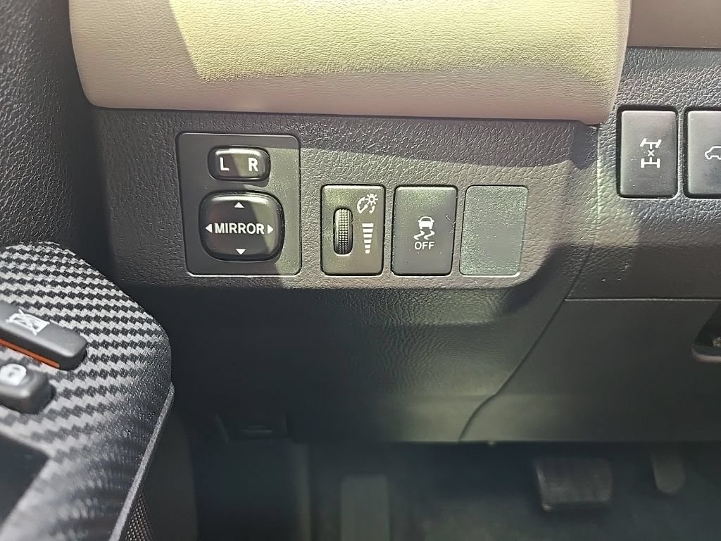 Used 2015 Toyota RAV4 Limited AWD/4WD image 42