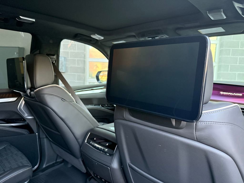 Used 2026 Cadillac Escalade Platinum Sport w/ LPO, ONYX Package image 25