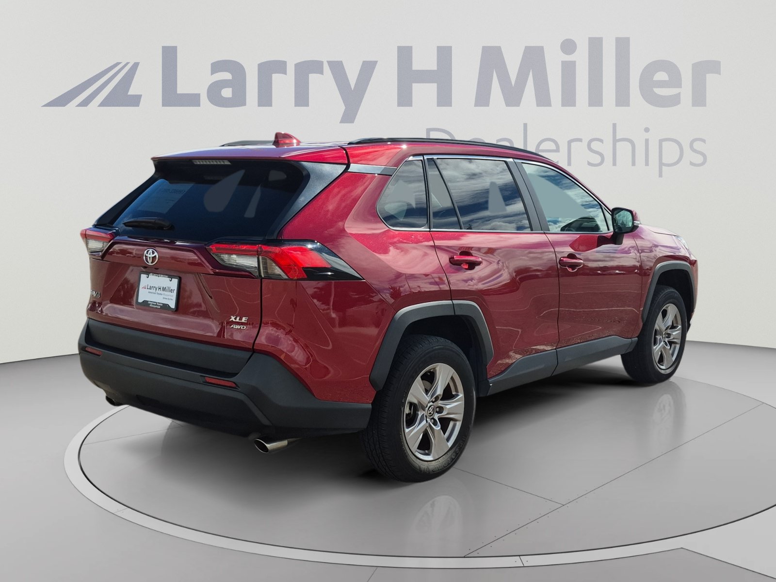 Used 2025 Toyota RAV4 XLE AWD/4WD image 5
